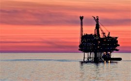 David Cameron will promise British government support for the future of the North Sea oil and gas industry when the Cabinet meets in Aberdeen